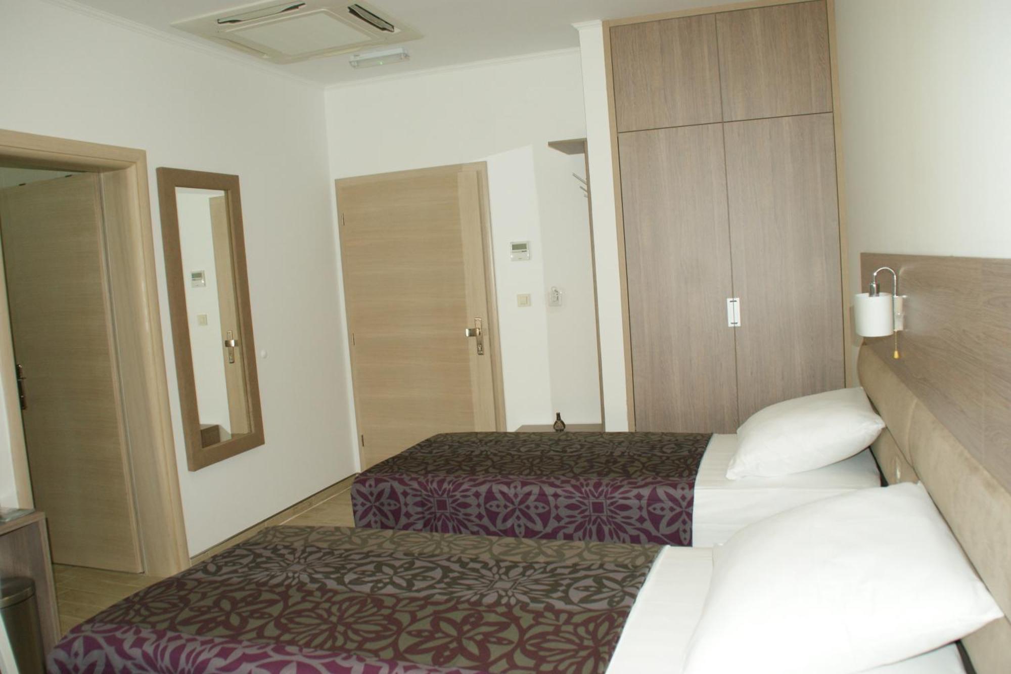 Villa Martini - Apartments & Rooms Vukovar Ruang foto