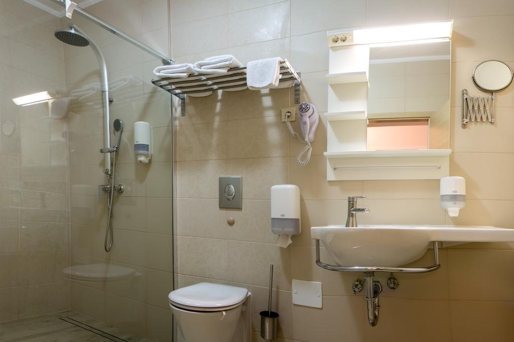 Villa Martini - Apartments & Rooms Vukovar Bagian luar foto