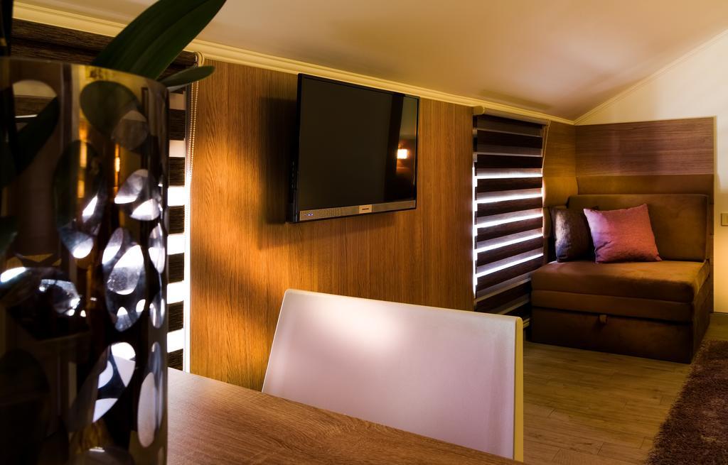 Villa Martini - Apartments & Rooms Vukovar Bagian luar foto